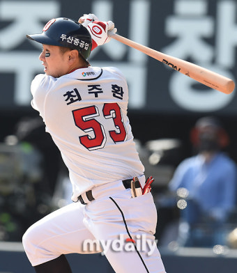 [MD포토] 최주환 '추격하는 적시타'