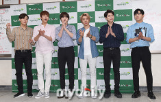 [MD포토] 인피니트 스승의 날 기념, 고등학교 방문