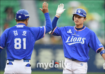 [MD포토] 박해민, '짜릿한 하이파이브!'