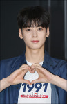 [MD포토] 아스트로 차은우, 시크한 하트