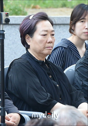 [MD포토] 양희경, '고인을 생각하며' (故윤소정 영결식)