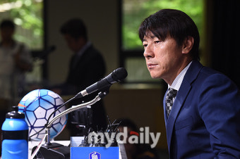 [MD포토] 고민 많은 신태용 축구대표팀 감독