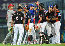 [MD포토] 드림올스타 홈런 앞세워 13-8 승리