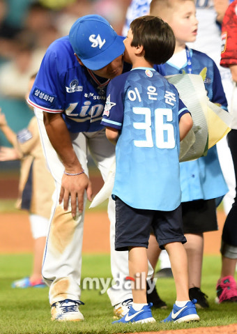 [MD포토] 이승엽 아들 '아빠 사랑해요'