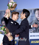 [MD포토] 박서준-강하늘 두남자의 따뜻한 포옹
