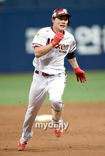 [MD포토] 김하성 '승부에 쇄기를 박는 싹쓸이 3루타'