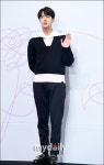 [MD포토] 방탄소년단 진, 손만 들어도 매력 넘치죠?