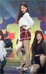 [MD포토] 위키미키 김도연 미니로 드러낸 완벽 몸매