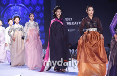 케이서촌달빛경복궁 | [MD포토] 경복궁 달빛 한복의 아름다운 자태