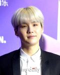 [MD포토] 방탄소년단 슈가 때로는 분위기 있게