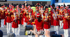 [MD포토] 완벽 호흡 자랑하는 북측 공연단