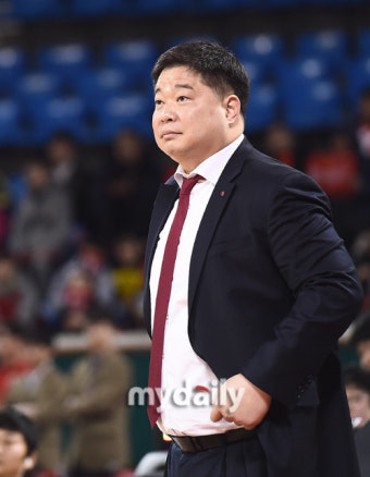 [MD포토] 현주엽 감독 '이기는 경기 하자'