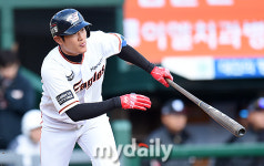 [MD포토] 정경운 쭉쭉 뻗어간다