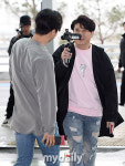[MD포토] 신동 '최시원 전담 카메라맨'