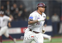 [MD포토] 초이스 2타점 적시타, 1점차 추격