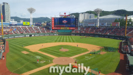 사직을 수놓은 붉은 물결, 롯데 시즌 2호 매진
