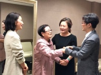 ‘허스토리’, 실존인물 김문숙 회장과 만남 “부산에서 불꽃이 다시 일어나길”