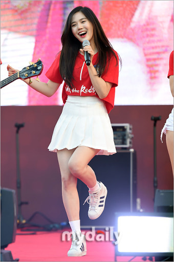 [MD포토] 오마이걸 효정 '월드컵 축제 즐겨요'