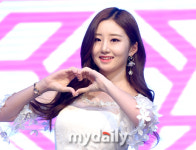 [MD포토] 바바 마음 막내의 상큼함을 담은 손하트