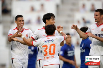 '권한진 멀티골' 제주, 수원에 3-2 승리…리그 2위 도약