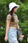 [MD화보] 소풍 가는 길이야?…트와이스 모모, 아가美 철철 