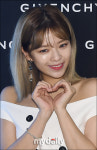 [MD포토] 트와이스 정연, 하트에 심정 멎겠죠?