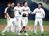 [MD포토] 김재현 '한여름 무더위 날리는 시원한 끝내기'