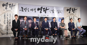 [MD포토] 연기의 신들이 모인 영화 명당