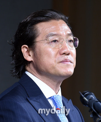 [MD포토] 김판곤 위원장 '파울루 벤투 감독과 4년 함께합니다'