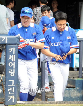 [MD포토] 박민우-임찬규 '야구대표팀 공식훈련 시작합니다'