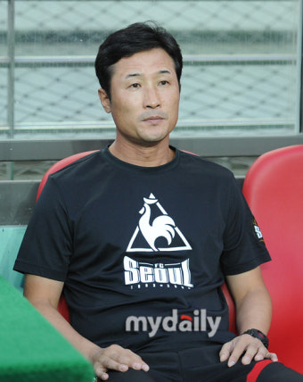[MD포토] 이을용 감독 '전북현대, 한번 붙어보자'