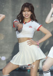 전소미, JYP 전속계약 전격 해지…