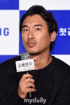 [MD포토] 인사말 하는 '고래먼지' 신우석 감독