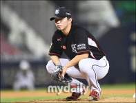 [MD포토] 주저앉은 김태오