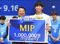 [MD포토] 황택의, 기랑발전상 수상