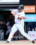 ‘반격 개시’ KT 강백호, 추격의 스리런포…30홈런 -2