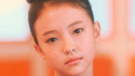 이 눈빛이, 아홉살?…유명 키즈모델 엘라 그로스, 자이언티 뮤비 깜짝 등장