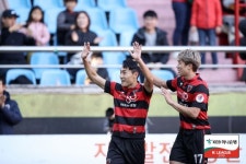 이진현 결승골 포항, 수원에 3-1 승리 