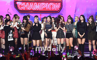 [MD포토] 트와이스 '신곡으로 쇼 챔피언 1위 등극'