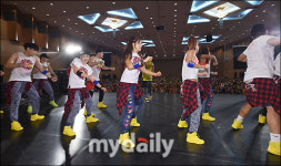 [MD포토] 줌바, 1쳔여명의 합동댄스
