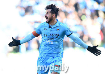 대구 세징야, 울산 상대로 FA컵 우승-득점왕 등극 자축포