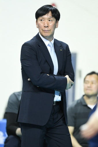 '대역전패' 신영철 감독 