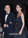 [MD포토] 신영수, '한고은씨 정말 예뻐~'