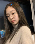 블랙핑크 제니 안경 쓴 수수한 일상 사진도 예뻐요