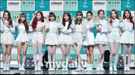컴백 우주소녀 라라 러브로 1위 도전…中멤버들 빠졌지만 응원해 [종합]