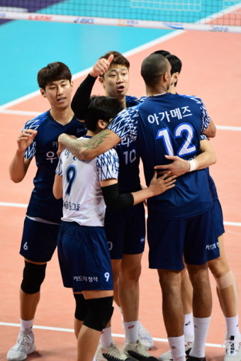 '나경복 14점' 우리카드, 한국전력 꺾고 3연승…2위 턱밑 추격