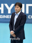[MD포토] 권순찬 감독 '긴장되는 경기야'