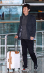[MD포토] 허문회 수석코치 간단한 짐들고 출국