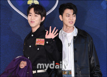 [MD포토] 그루비룸 휘민-규정, 즐거운 멘토들