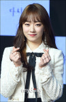 [MD포토] 가을로 가는 기차 지현, 하트가 두개